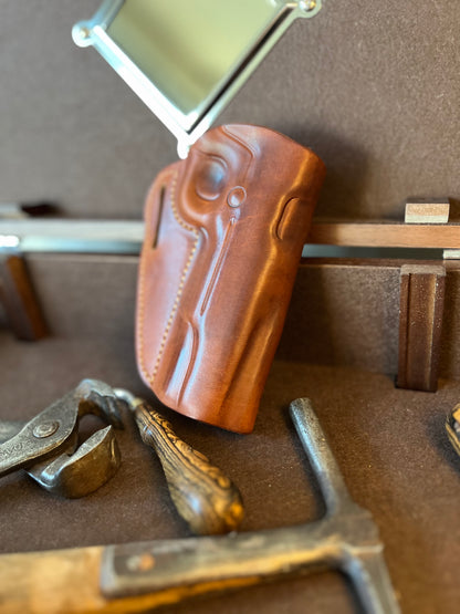 1911 Horsehide Professional Saddle Tan
