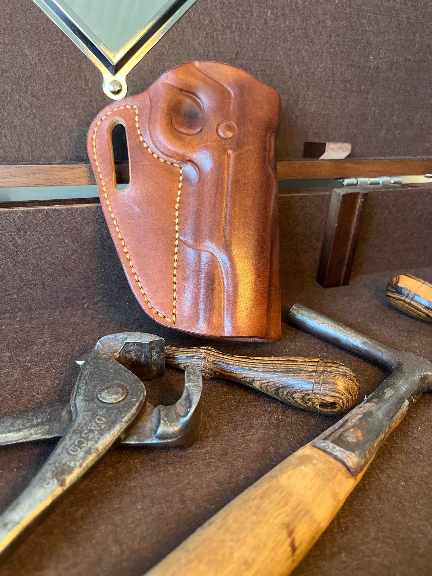1911 Horsehide Professional Saddle Tan