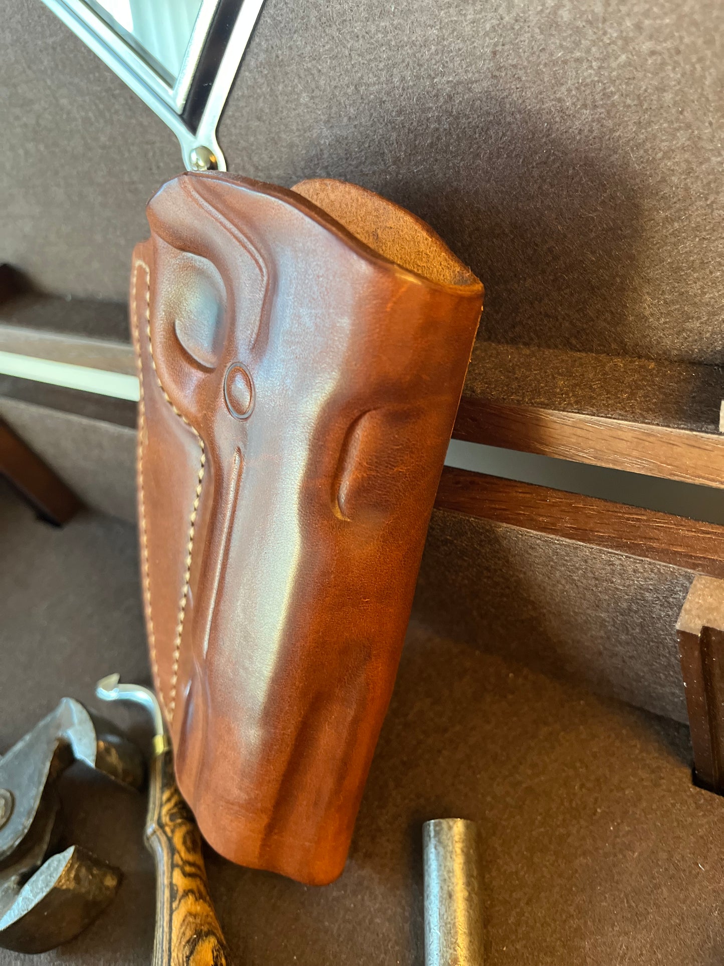 1911 Horsehide Professional Saddle Tan